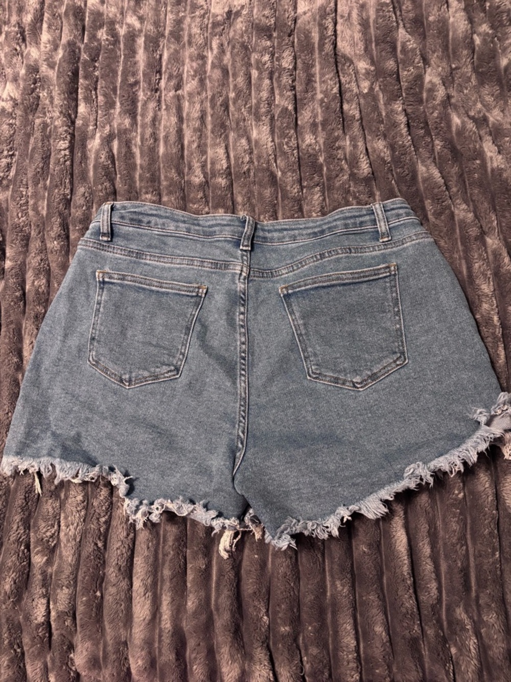 Distressed High-Waist Denim Shorts - Light Blue Size US 18/34W - Picture 5 of 6